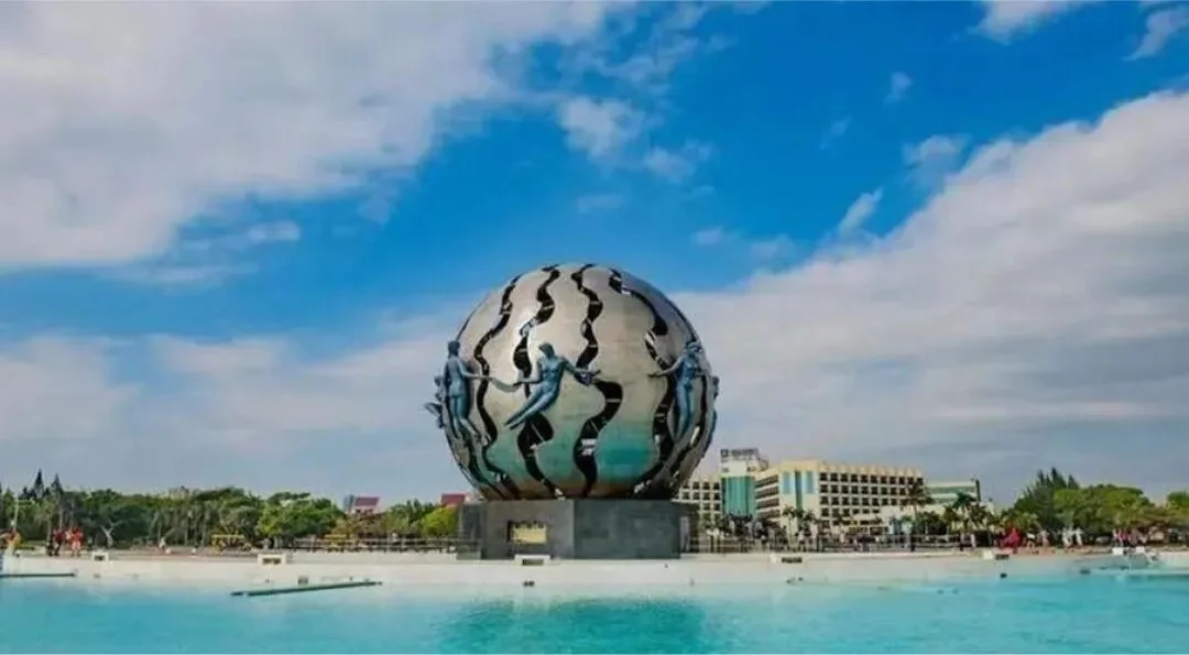 广西北海银海侨港风情街桔子水晶酒店